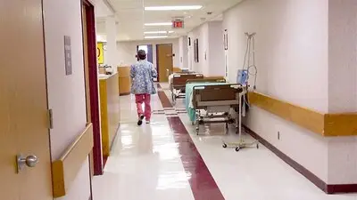 ‘Topsalarissen in de zorg terwijl meeste personeel wordt uitgehold: wat gaat hier mis?’