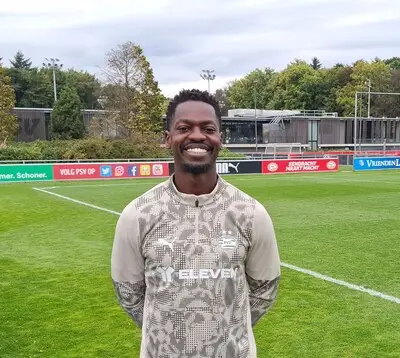 Isimat-Mirin keert voorlopig terug bij PSV en kijkt ook al naar de toekomst: ‘Heb hier mijn mooiste jaren gehad’