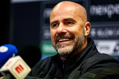 Bosz vindt dat PSV terecht won bij NEC en vertelt ook waarom hij tóch onrustig op zijn stoel zat