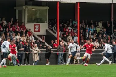SC ’t Zand schakelt dankzij ‘luie’ Joey Broeren vierdedivisionist Mierlo-Hout uit in KNVB Beker: ‘Had dit niet meer verwacht’