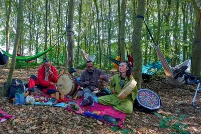 Hangmatconcert in het bos: ‘Het lijkt wel alsof ik acht uur geslapen heb’