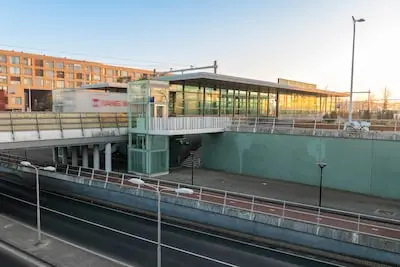 Treinen rijden weer na aanrijding op het spoor bij station Tilburg Reeshof