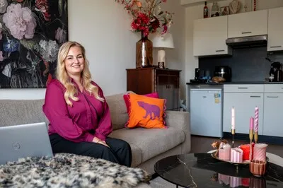 Rachel had een baan en was toch dakloos, nu woont ze in een speciaal Tilburgs buurtje vol flexwoningen: ‘Dit geeft rust’