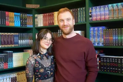 Ana en Daan openen Engelse boekenwinkel in Tilburg: 'Dachten dat we dit na ons pensioen zouden doen'