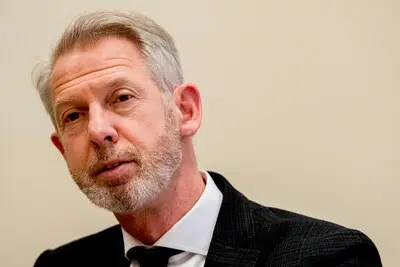 De wietpas, het PowNed-schandaal én een BN’er: dit is Onno Hoes, de nieuwe tijdelijke burgemeester van Tilburg