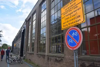 Nieuwe regels! Hier mag jij je fiets niet meer parkeren bij de LocHal (en hier wel)