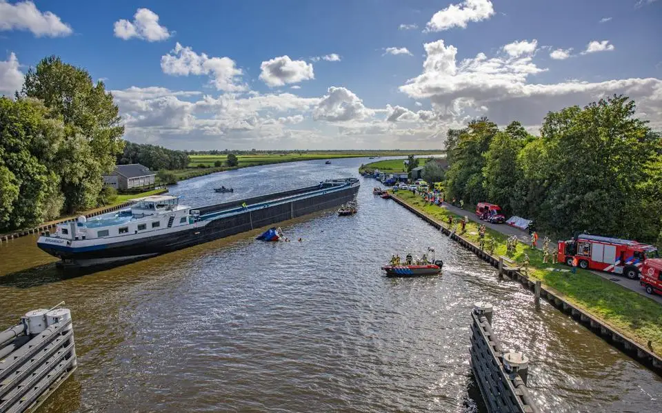 Vrouw (69) uit Gelsenkirchen overleden na aanvaring vrachtschip en plezierjacht bij Warten