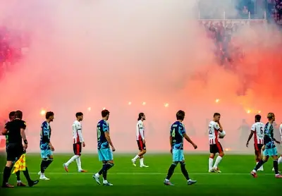 PSV-leiding compleet verrast door vuurwerk voor aftrap tegen Ajax: 'Hier balen we van'
