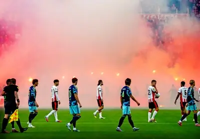 PSV baalt van vuurwerk voor aftrap tegen Ajax: uitstel vanwege doppen