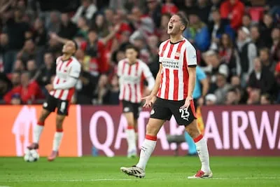 LIVE | Dubbele PSV-wissel na belabberde eerste helft: Bosz slachtoffert Obispo en aanvoerder Schouten