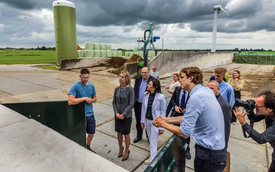 Brussel geeft groen licht voor kunstmestvervanger renure. Germ uit Bantega gebruikt het al. ‘It gers groeit der goed fan’