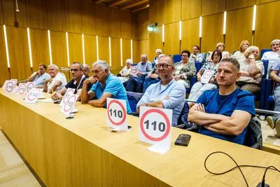 Riel krijgt alsnog gesprek over migrantenhotel: Tilburg stelt besluit uit