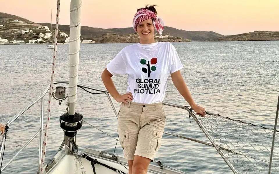 Roos (30) uit Raard vaart ondanks aanval met hulpvloot door richting Gaza. ‘Het was echt chaos’