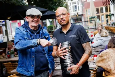 Utrecht maakt terrassen rookvrij: Tilburg wil leren van hun aanpak