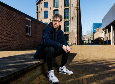 Maarten van Riel, schrijver van Het Verdriet van Tilburg, geïnterviewd in Peerke Donders Paviljoen