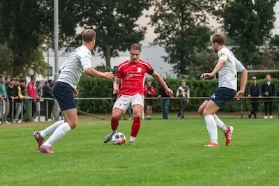 Gemankeerd Mierlo-Hout slikt geflatteerde nederlaag mede door vreemde treffer: ‘Twee ballen in het veld’