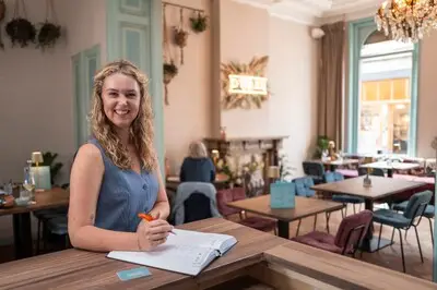 Bij sauna’s, tattooshops, kappers en trimsalons werken ze ook met aanbetalingen: ‘Van één ding spijt: dat ik er niet eerder aan ben begonnen’