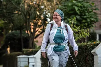 Tilburgse gynaecoloog wandelt door heel Brabant tegen HPV: ‘Als ik één vrouw overtuig, heb ik mijn doel bereikt’