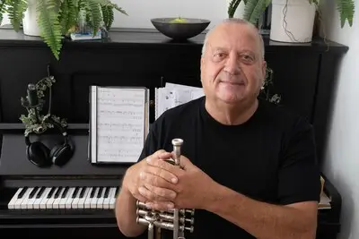 Net met pensioen doet Ruud uit Nuenen auditie voor het 51+orkest van Omroep Max