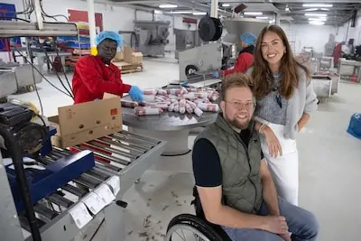 KIVO maakt 3 miljoen kilo diervoer per jaar: 'Wie liefde geeft aan een viervoeter, krijgt er een soulmate voor terug'