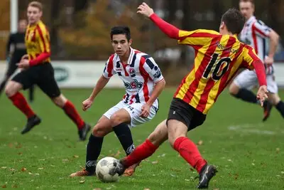 Dit zijn de uitslagen, doelpuntenmakers en wedstrijdverslagen van het amateurvoetbal op zondag