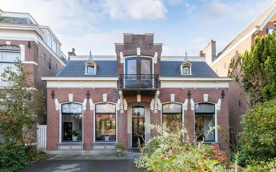 Lucienne (54) en Dirk-Jan (52) verkopen hun stadsvilla met zwembad in Sneek: ‘Fantastische plek’