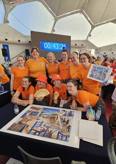 Waalrese en Bladelse zussen helpen Nederland aan wereldtitel Legpuzzelen: 1500 stukjes in krap 40 minuten!