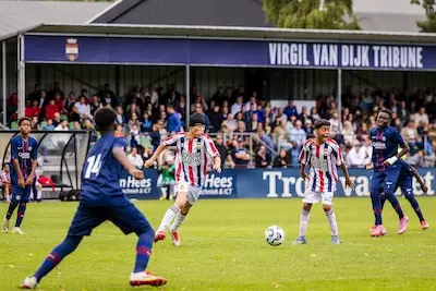 Overklast door Liverpool, stunt tegen PSG: talenten van Willem II spelen op 'Virgil van Dijk-toernooi' hun eigen Champions League