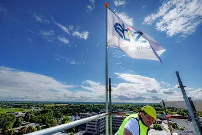 Nieuwbouw ETZ bereikt hoogste punt op 45 meter: ‘Patiënt kan snel geholpen worden, alle spoedzorg zit hier samen’