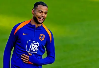 Cody Gakpo knikt bij het horen van de woorden van Hiddink: ‘Merk dat ik directer ben geworden in mijn spel’