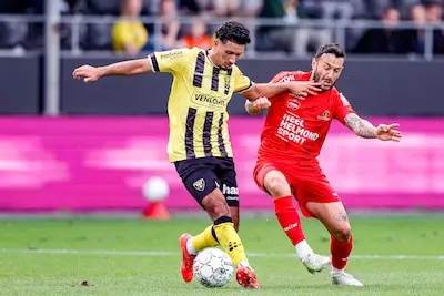 LIVE | Jurgen Seegers grijpt in met twee wissels: Helmond Sport op jacht naar gelijkmaker in tweede helft