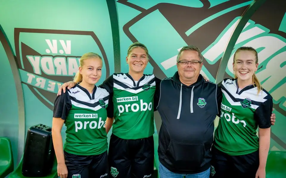 Vrouwenvoetbal bij WBM: ‘It hjit wol Wardy, Burdaard en Marrum, mar it is ien team’