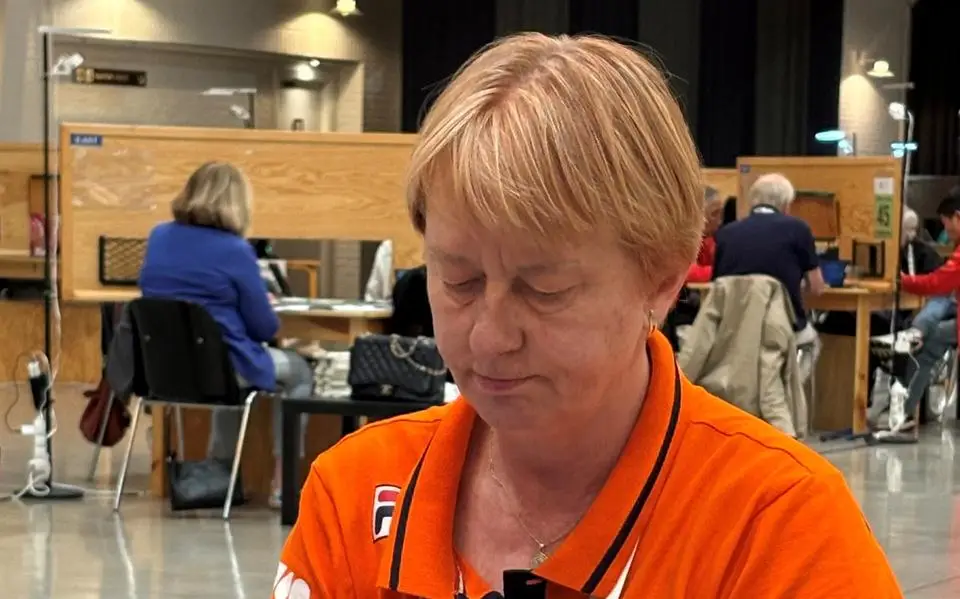 Al jaren gestopt bij Oranje bridgers, maar oud-Jouster Wietske (62) blijkt het kunstje niet te zijn verleerd