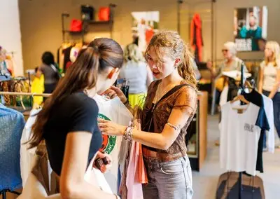 Tweedehandsliefhebbers opgelet: in Tilburg doe je deze maand van alles rondom preloved kleding