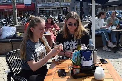 Herkenbaar?! Dit zeggen de kaartjes van populaire Instagrammer over de taal in Tilburg