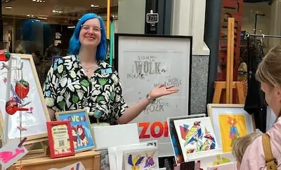 Van totebags tot ansichtkaarten: op deze markt koop je spullen van vooral Tilburgse makers