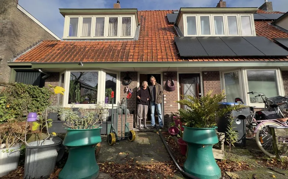Deze woning in Leeuwarden wordt dagelijks leeggepompt. ‘Het stinkt hier en ik stook voor niks’