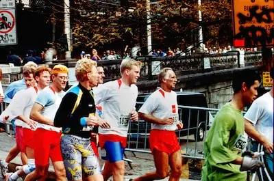 Zo snel liepen Willem-Alexander, Dick Schoof, Arjen Robben, Thomas Acda en andere BN’ers de marathon