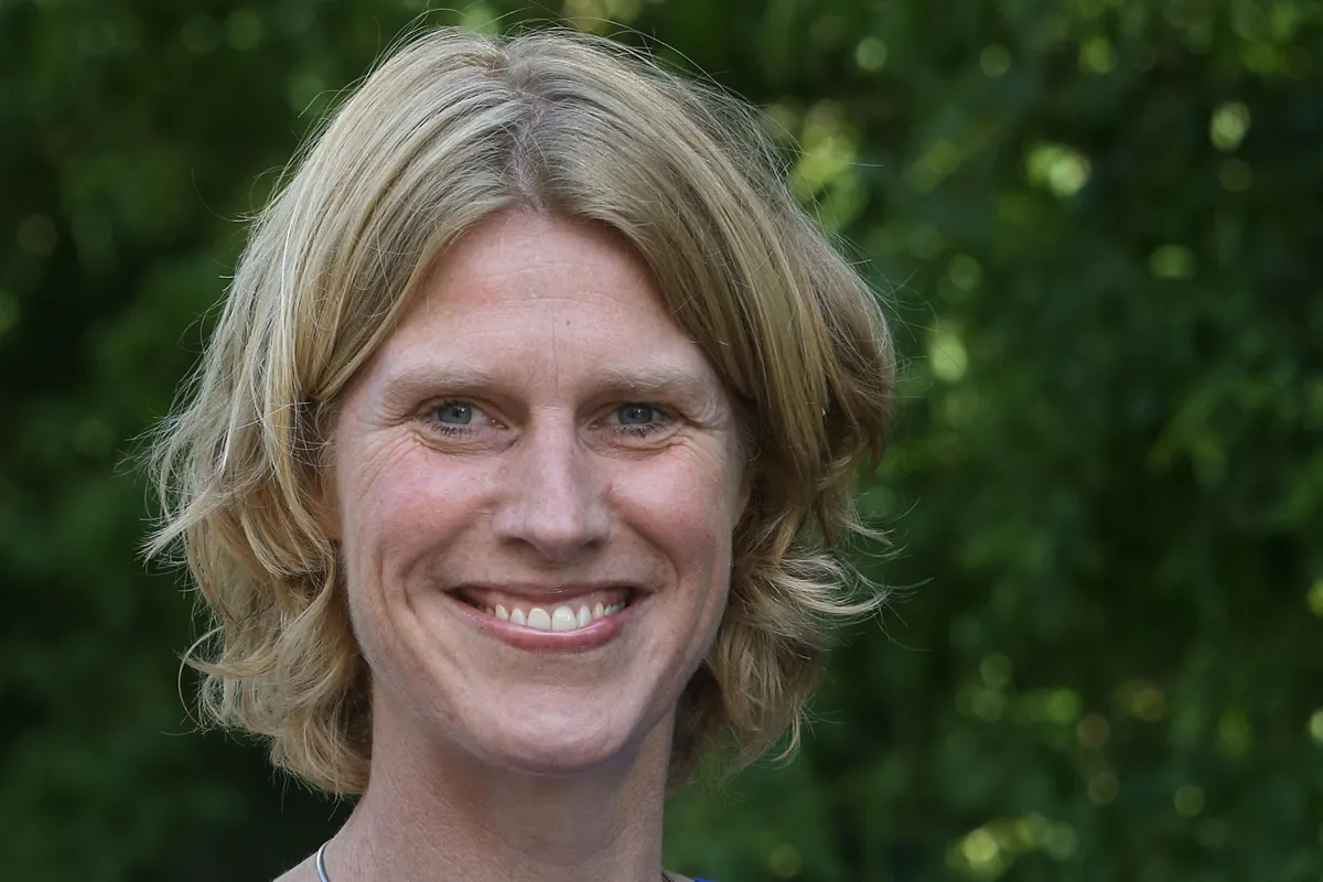 Wethouder Caroline de Pee over familieband met nieuwe burgemeester Tytsjerksteradiel. ‘Ik begrijp dat het vragen oproept’