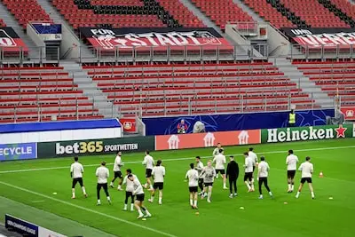 LIVE | PSV speelt met Til en Man voorin, Bosz voert achterin een opvallende wijziging door