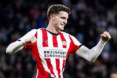 PSV wint dankzij de goals van een spits die geen spits is en tóch verdraaid makkelijk scoort