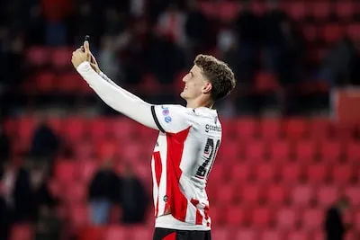 Guus Til wil best voor een vierde keer ad interim aan de slag, in de spits bij PSV