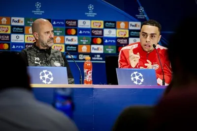 LIVE | PSV zonder Sergiño Dest tegen Napoli: rechtsback was te laat