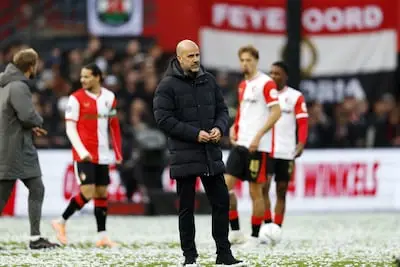 LIVE | PSV is opnieuw slordig achterin: Feyenoord-spits Ueda kan wederom niet proiteren