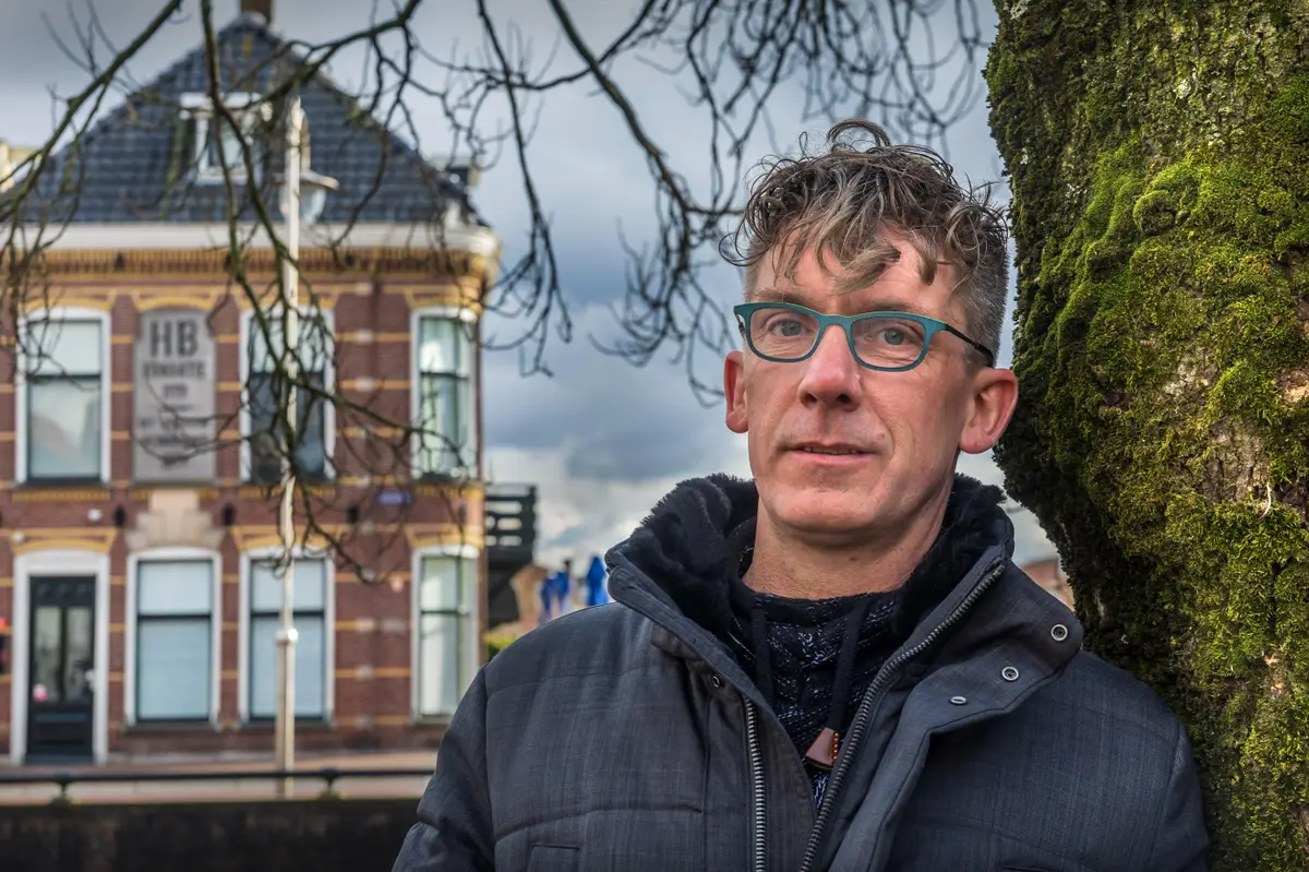 ‘It is noait in sleur yn de nacht’, zegt Gerben (47) uit Easterein over een kwart eeuw werken in de nachtzorg