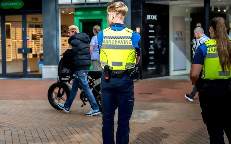 Burgemeester Fred Veenstra belt aan bij jongeren die overlast veroorzaken in Drachten: ‘Gjin romte foar útflechten’