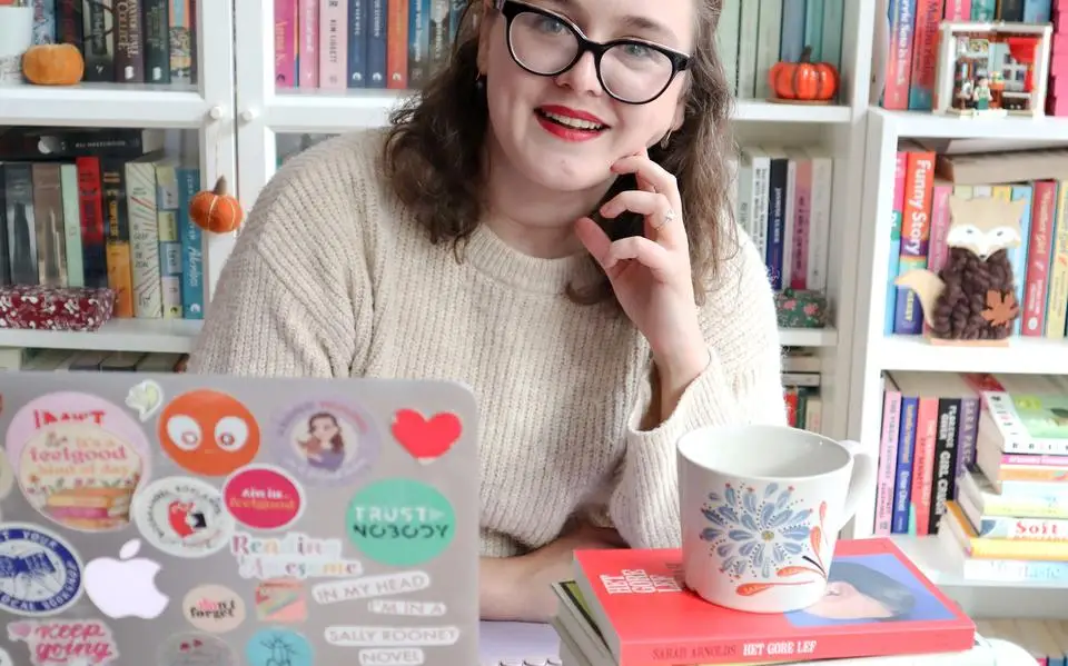 Booktokker Paula (30) uit Leeuwarden wil iedereen aan het lezen krijgen en vooral jongeren