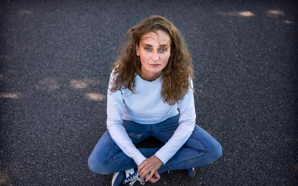 Cornelie (45) denkt landelijk mee over klimaatacties Extinction Rebellion: kan het constructiever? ‘We duwen tegen een systeem waar mensen aan gewend zijn’