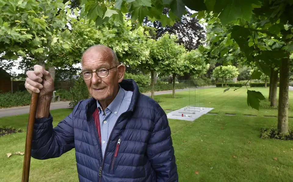 Sip Koning (84) uit Leeuwarden richtte monument op voor levenloos geboren kinderen