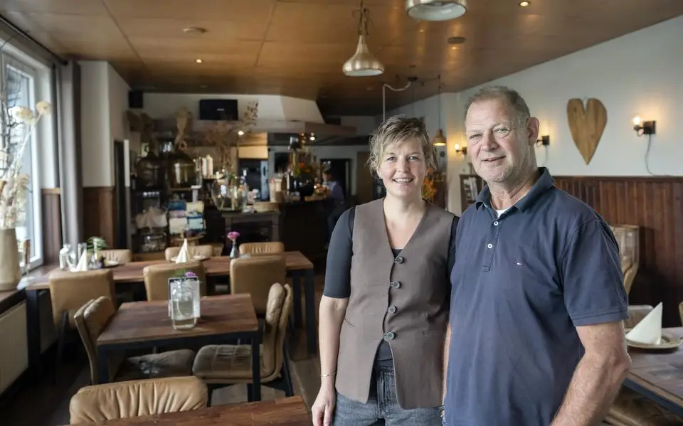 Anne en Jogiena nemen na 32 jaar afscheid van eetcafé De Winze in Wyns: ‘Het is een begrip geworden’